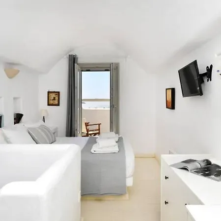 Ourania * Chrisi Akti (Paros)